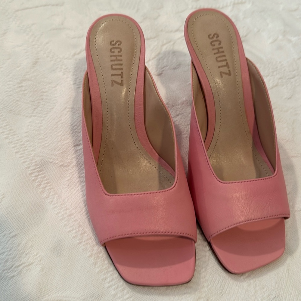 Pink shoes by Schutz